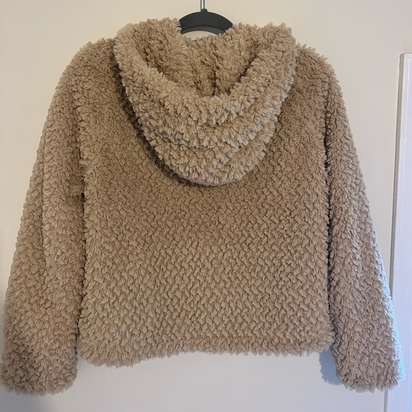 Macy’s size XS super soft beige faux fur teddy jacket - Picture 3 of 4